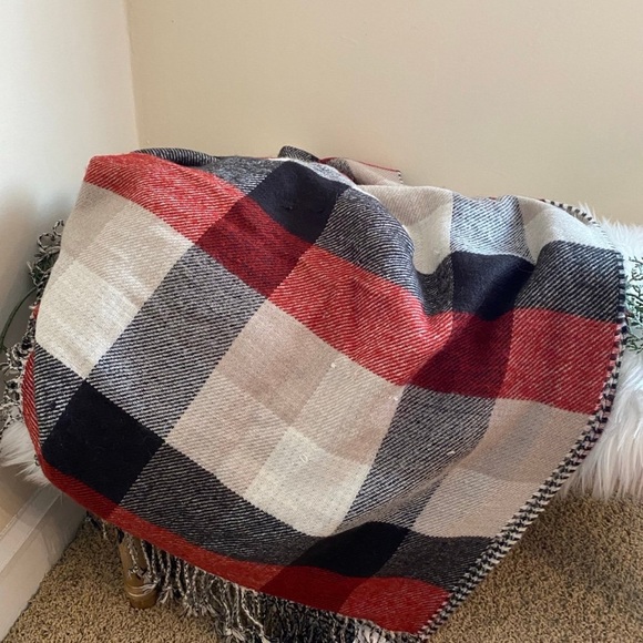 Pottery Barn 2017 Whittaker Throw Blanket - Picture 9 of 10